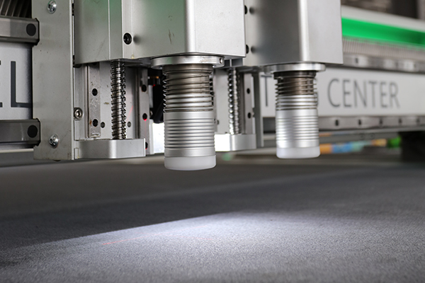 得馬F11高速裁切機