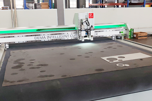 得馬F11高速裁切機