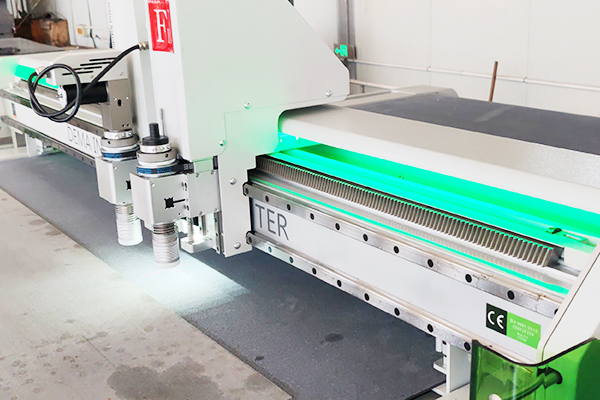 得馬F11高速裁切機